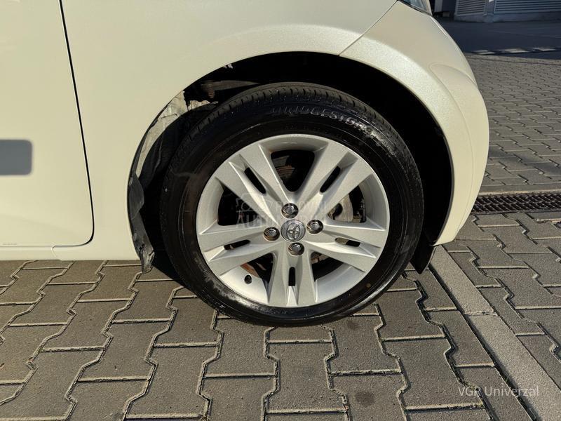 Toyota iQ 1.33i Matik JBL Toyota iQ 1.33i Matik JBL