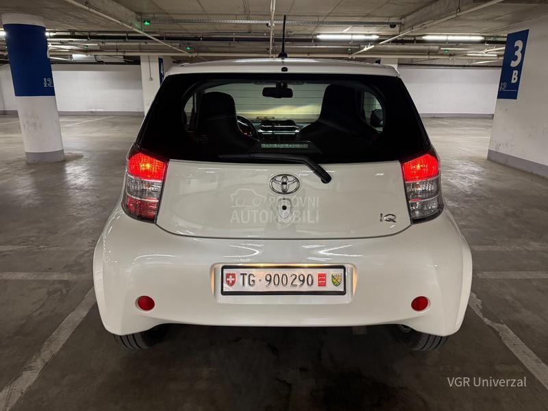 Toyota iQ 1.33i Matik JBL Toyota iQ 1.33i Matik JBL