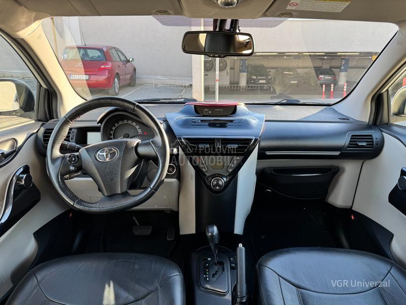 Toyota iQ 1.33i Matik JBL Toyota iQ 1.33i Matik JBL