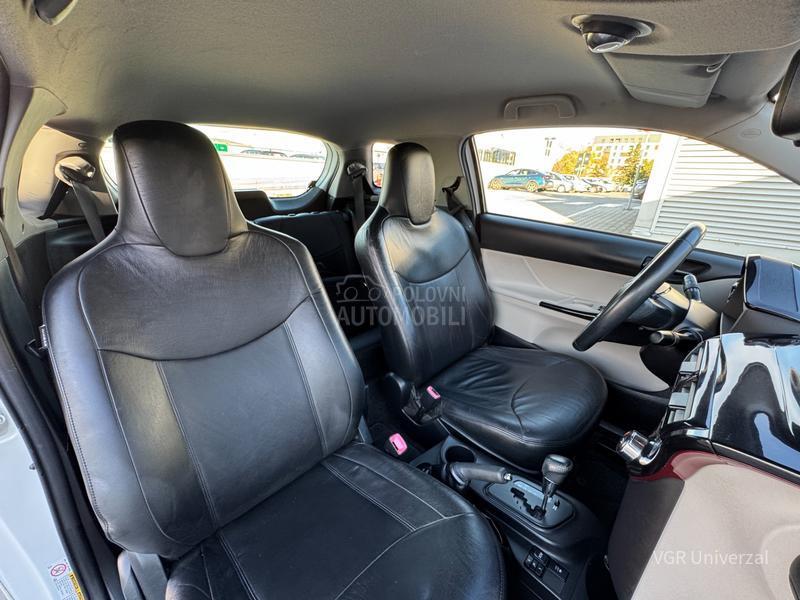 Toyota iQ 1.33i Matik JBL Toyota iQ 1.33i Matik JBL