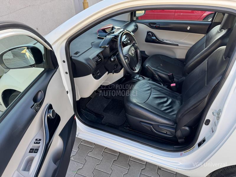 Toyota iQ 1.33i Matik JBL Toyota iQ 1.33i Matik JBL