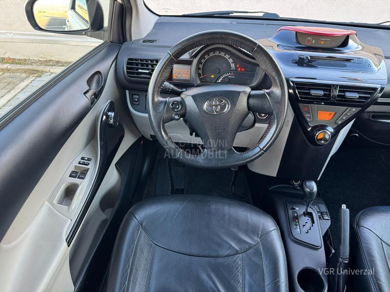 Toyota iQ 1.33i Matik JBL Toyota iQ 1.33i Matik JBL