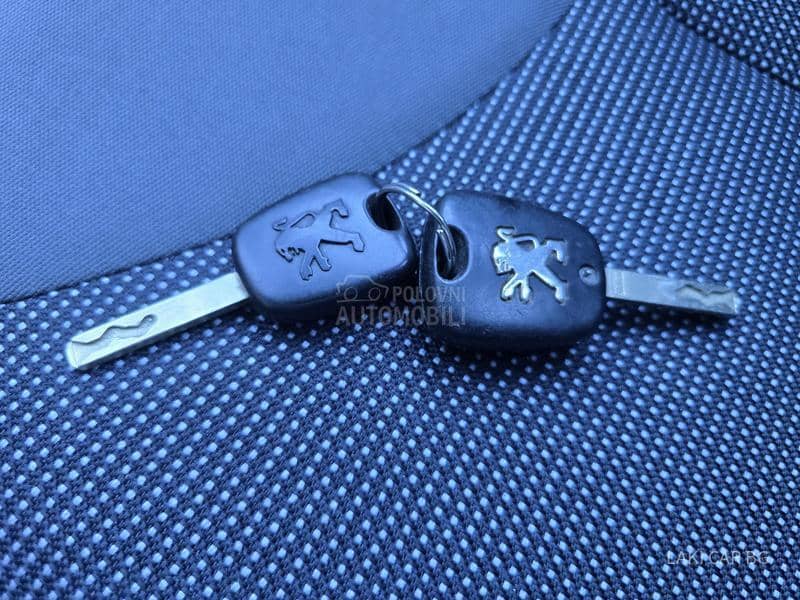 Peugeot 107 1.0b. 5 vra ta