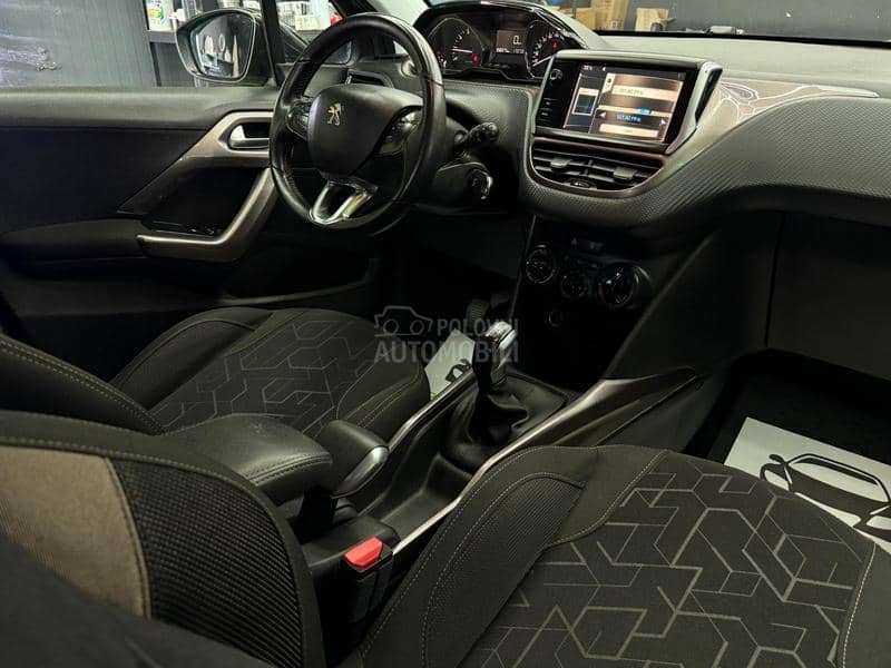 Peugeot 2008 1.2B/reg1str. 1 g0d Peugeot 2008 1.2B/reg1str. 1 g0d