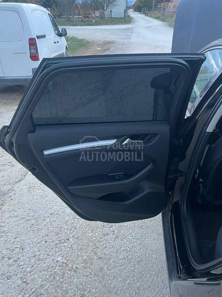 Kompletan auto u delovima