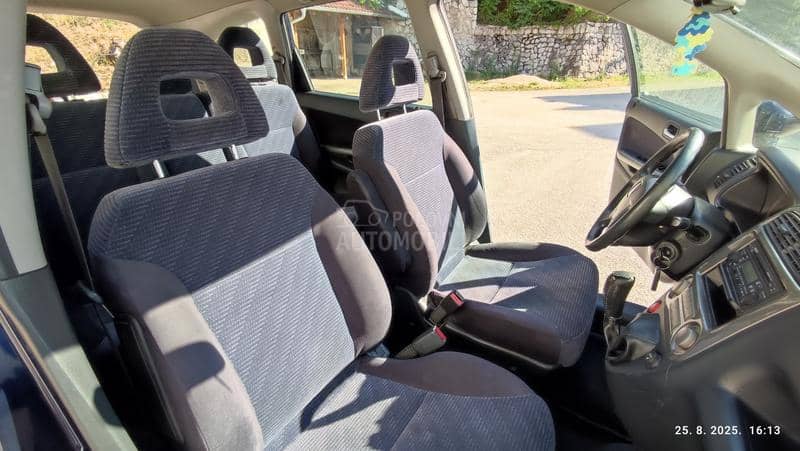Honda Stream 2.0 V-tec