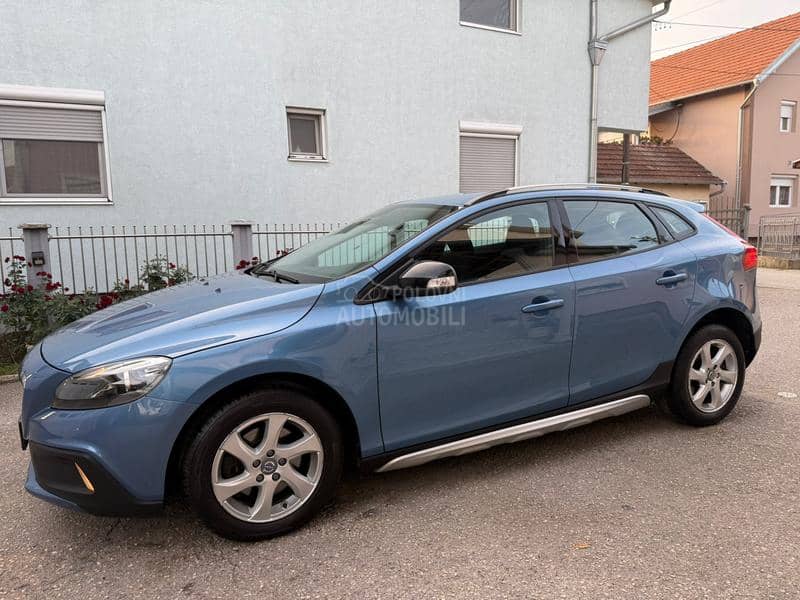 Volvo V40 1.6D CROSS NAV CH