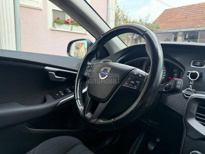 Volvo V40 1.6D CROSS NAV CH