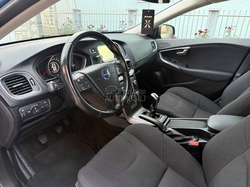 Volvo V40 1.6D CROSS NAV CH