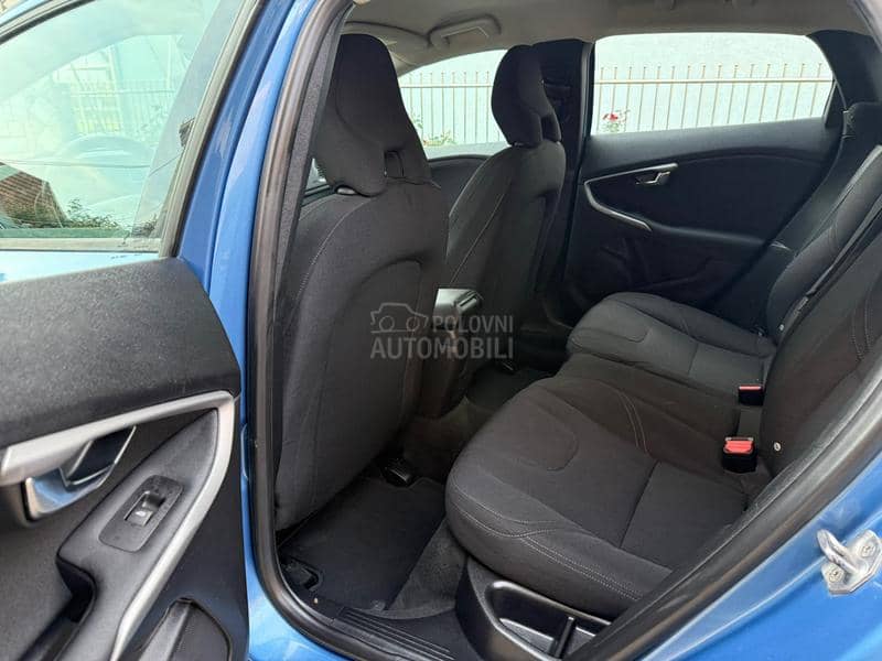 Volvo V40 1.6D CROSS NAV CH
