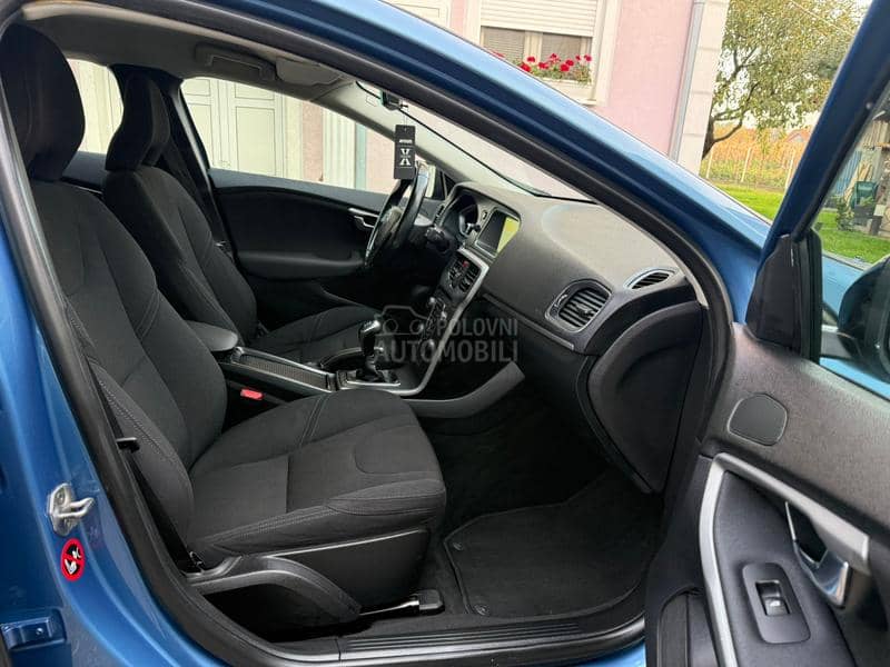 Volvo V40 1.6D CROSS NAV CH