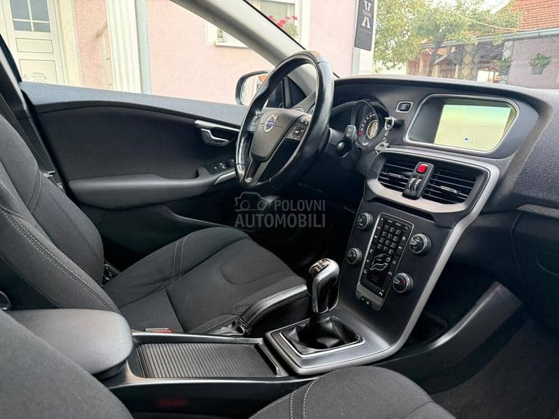 Volvo V40 1.6D CROSS NAV CH