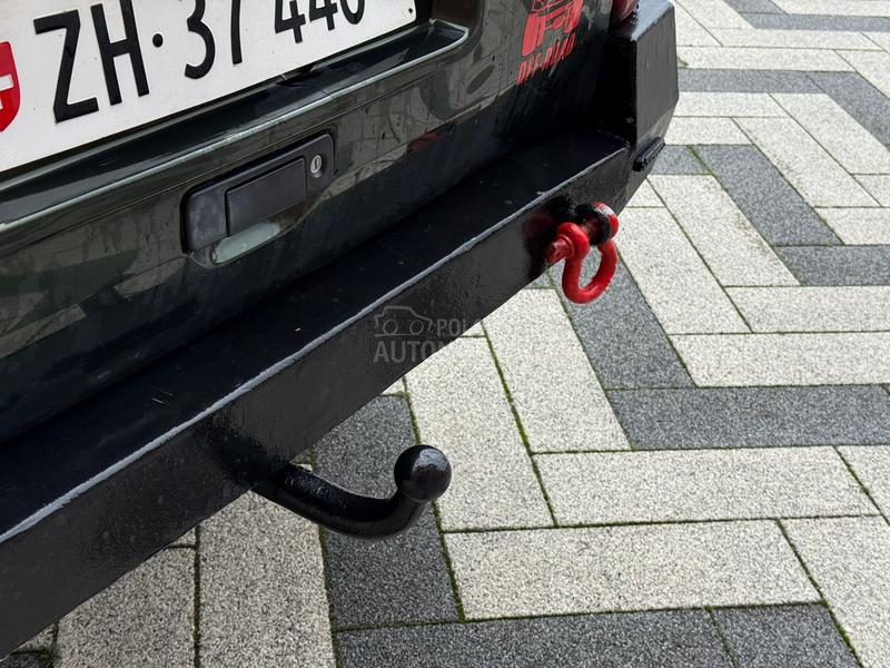 Jeep Cherokee off road