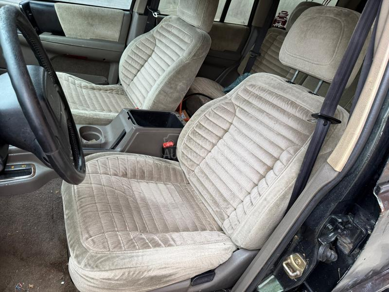 Jeep Cherokee off road