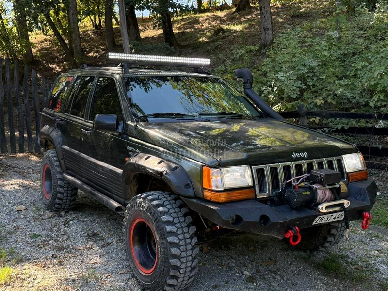 Jeep Cherokee off road