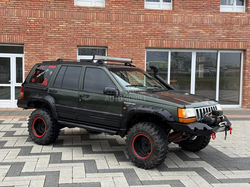 Jeep Cherokee off road