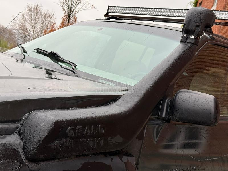 Jeep Cherokee off road