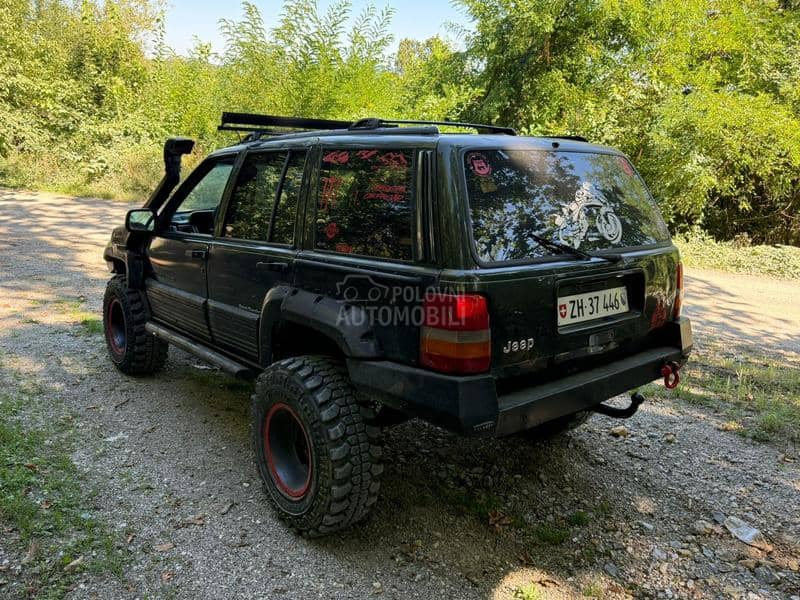 Jeep Cherokee off road
