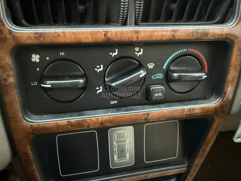 Jeep Cherokee off road