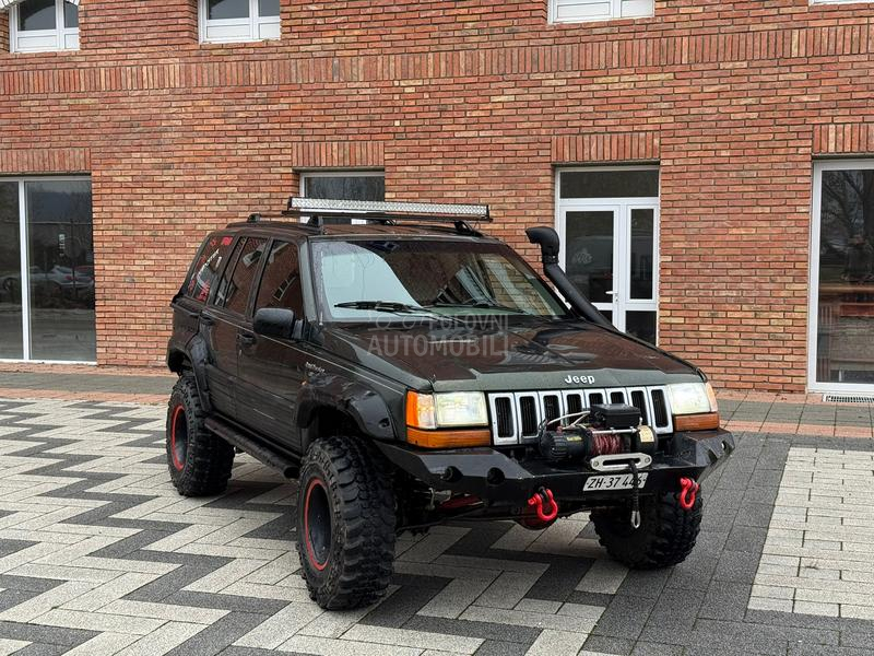 Jeep Cherokee off road