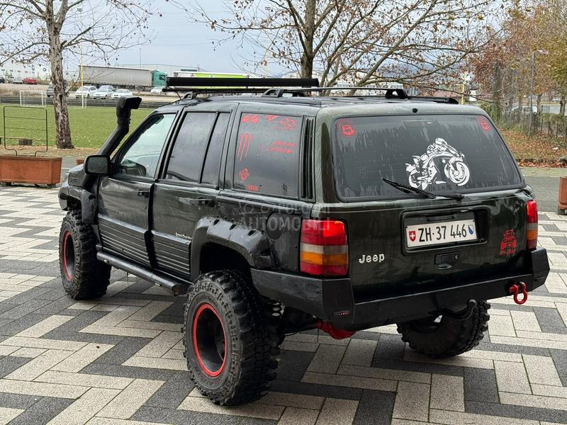 Jeep Cherokee off road