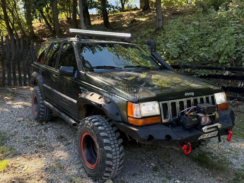 Jeep Cherokee off road