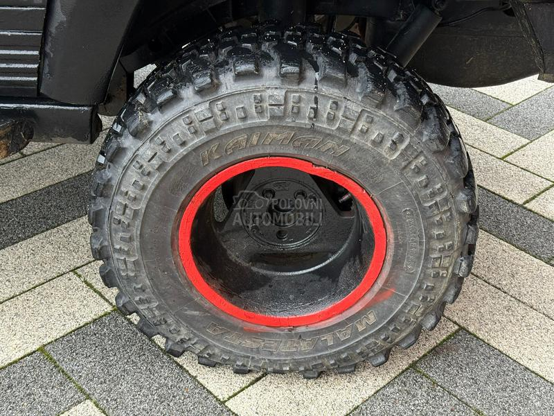 Jeep Cherokee off road