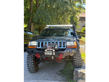 Jeep Cherokee off road