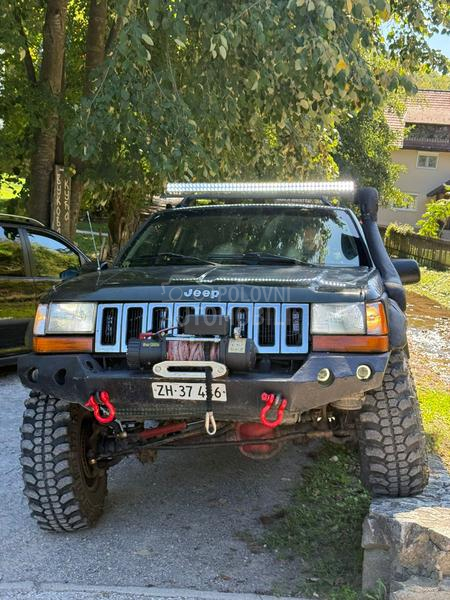 Jeep Cherokee off road