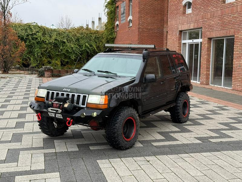 Jeep Cherokee off road