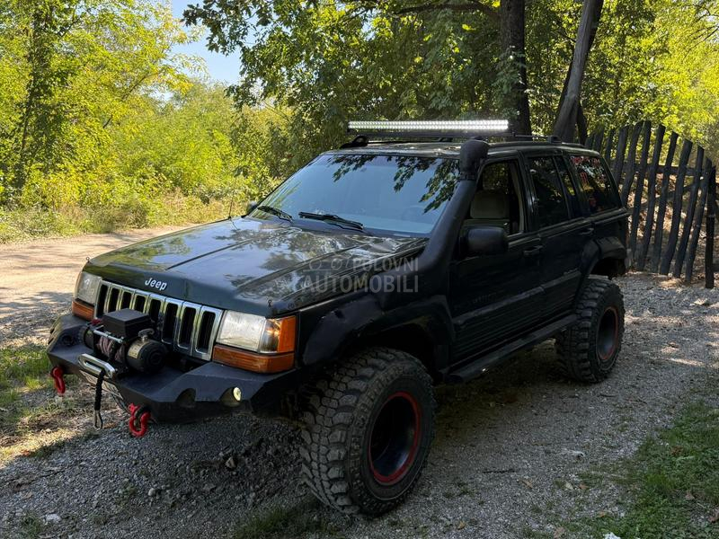 Jeep Cherokee off road