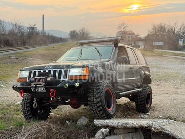 Jeep Cherokee off road