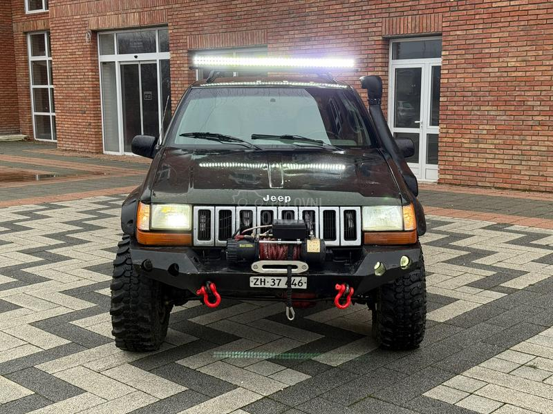 Jeep Cherokee off road