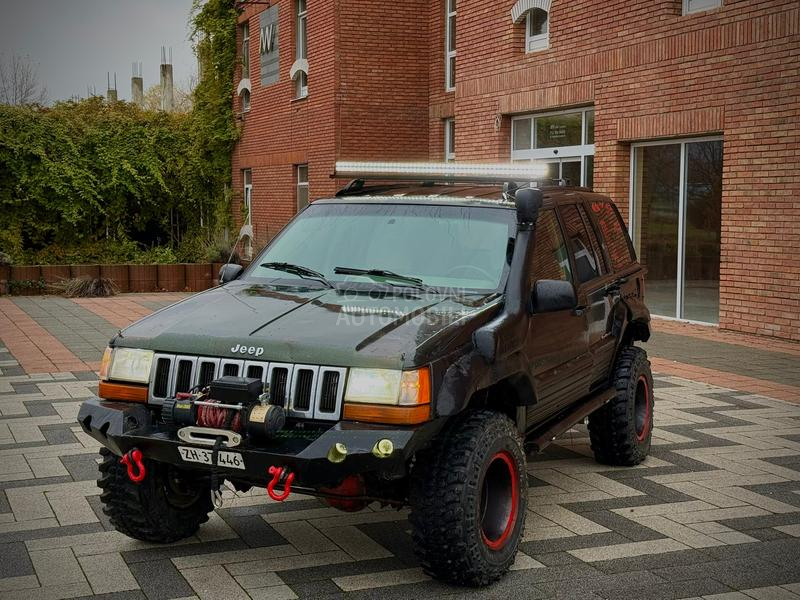 Jeep Cherokee off road