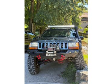 Jeep Cherokee off road
