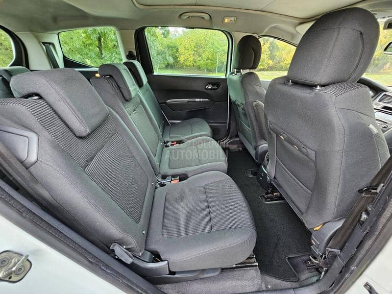 Peugeot 5008 1.6 HDI 7 s e d Peugeot 5008 1.6 HDI 7 s e d