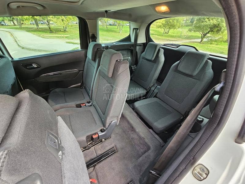Peugeot 5008 1.6 HDI 7 s e d Peugeot 5008 1.6 HDI 7 s e d