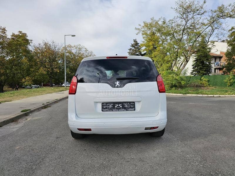 Peugeot 5008 1.6 HDI 7 s e d Peugeot 5008 1.6 HDI 7 s e d