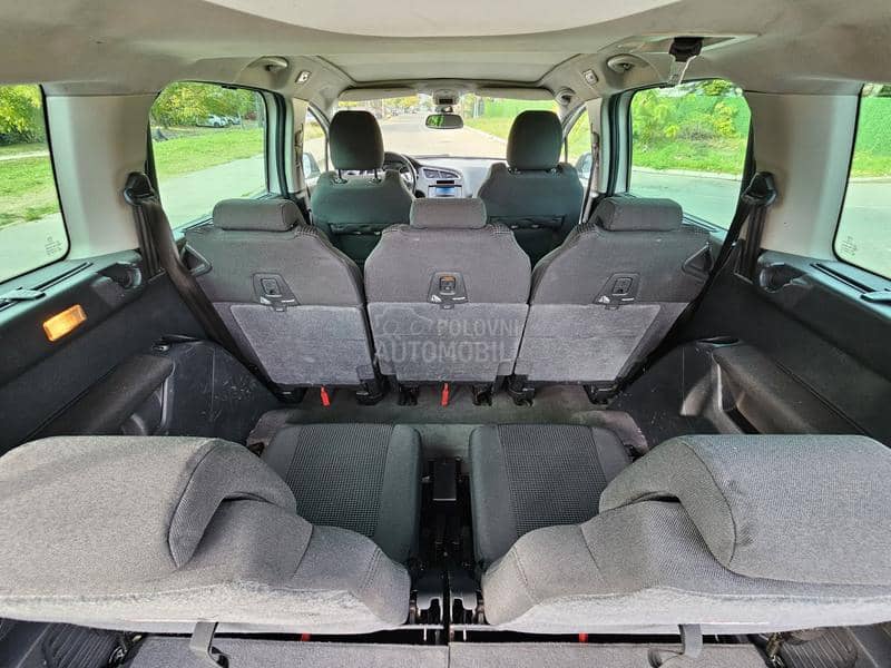 Peugeot 5008 1.6 HDI 7 s e d Peugeot 5008 1.6 HDI 7 s e d