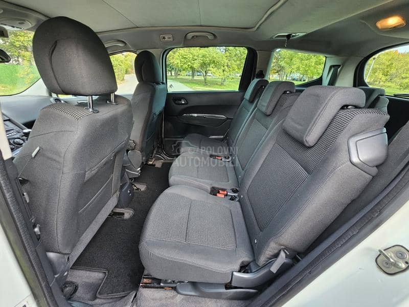 Peugeot 5008 1.6 HDI 7 s e d Peugeot 5008 1.6 HDI 7 s e d