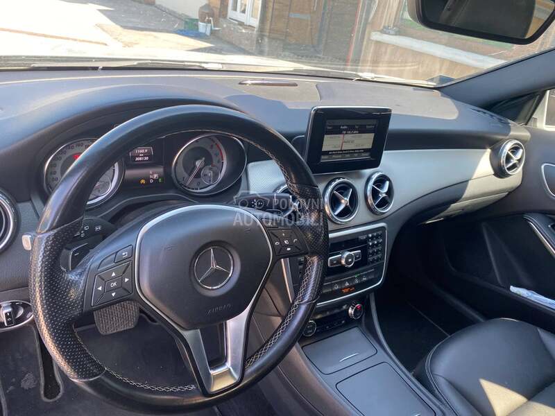 Mercedes Benz GLA 200 