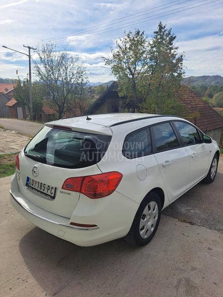 Opel Astra J 1.6CDTI Švajcarska