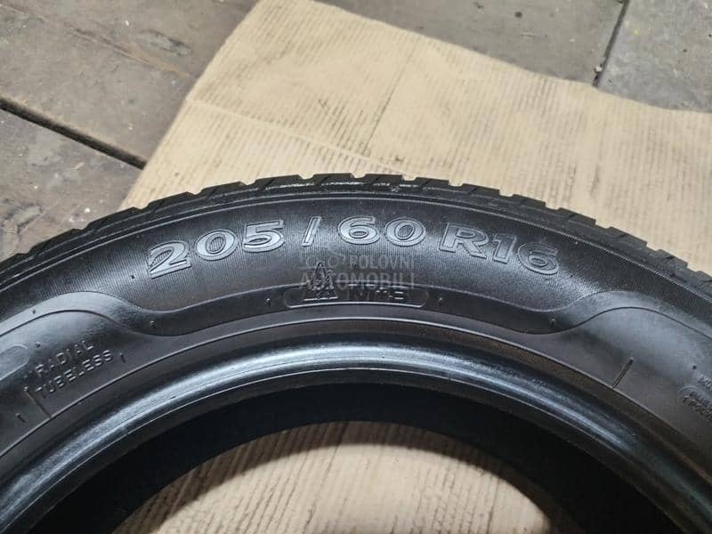 Sava 205/60 R16 Zimska