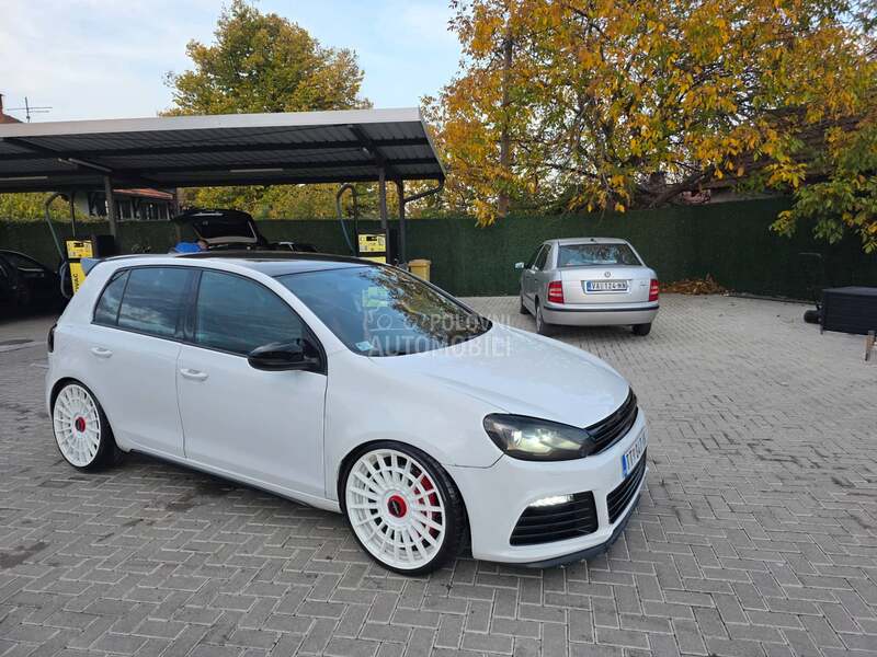 Volkswagen Golf 6 G.T.I S.A.L.O.N
