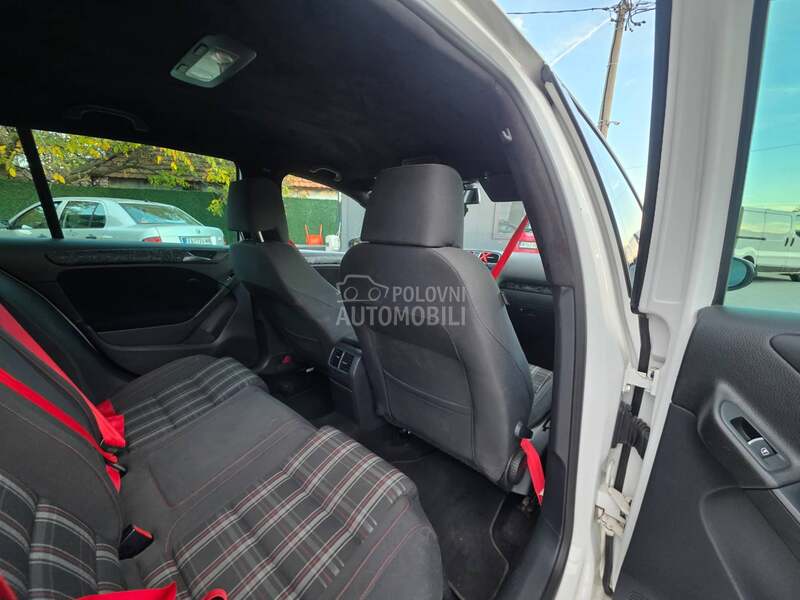 Volkswagen Golf 6 G.T.I S.A.L.O.N