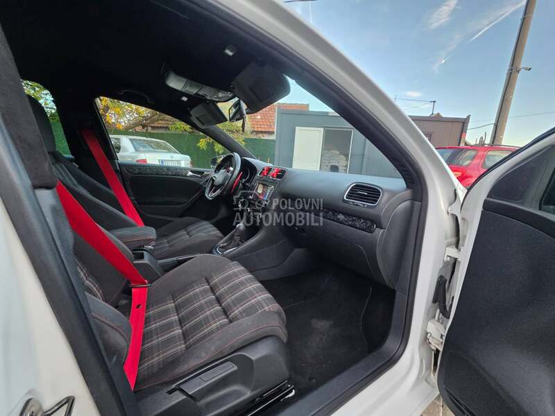 Volkswagen Golf 6 G.T.I S.A.L.O.N