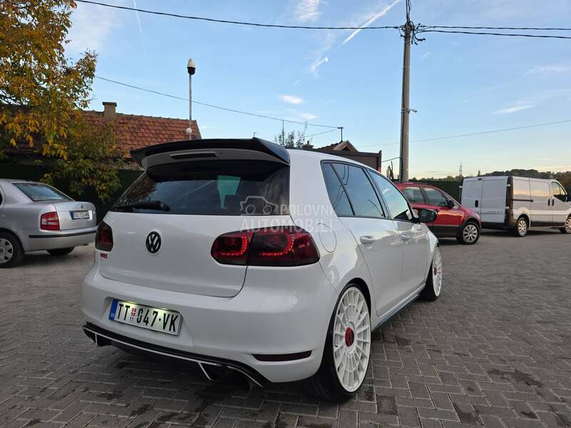 Volkswagen Golf 6 G.T.I S.A.L.O.N