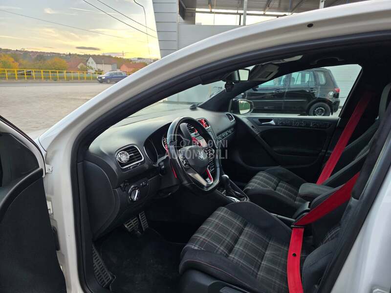 Volkswagen Golf 6 G.T.I S.A.L.O.N