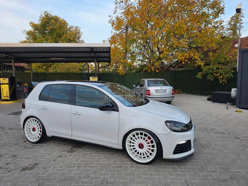 Volkswagen Golf 6 G.T.I S.A.L.O.N