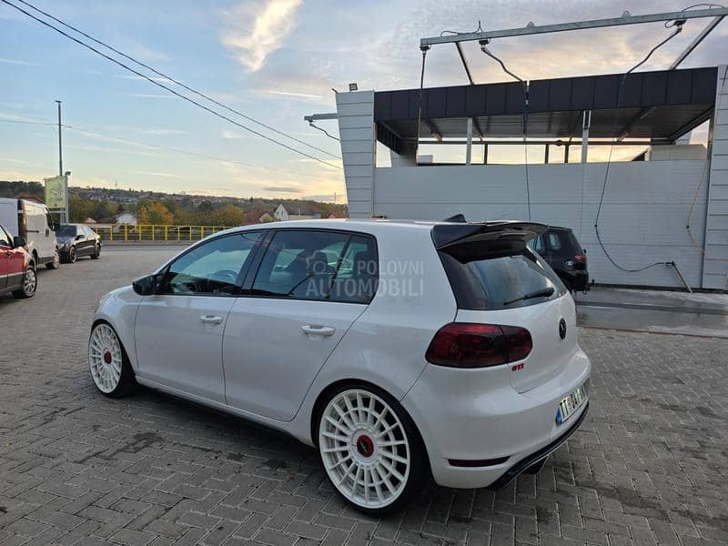 Volkswagen Golf 6 G.T.I S.A.L.O.N